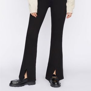 NWT frame denim The Jetset Slit Flare
in Sheen Noir black size 0